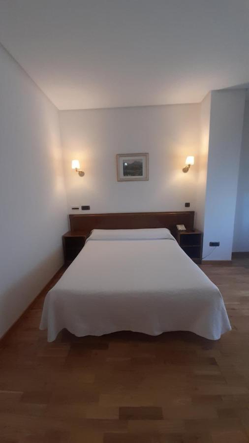 Hotel Las Moreras レオン エクステリア 写真