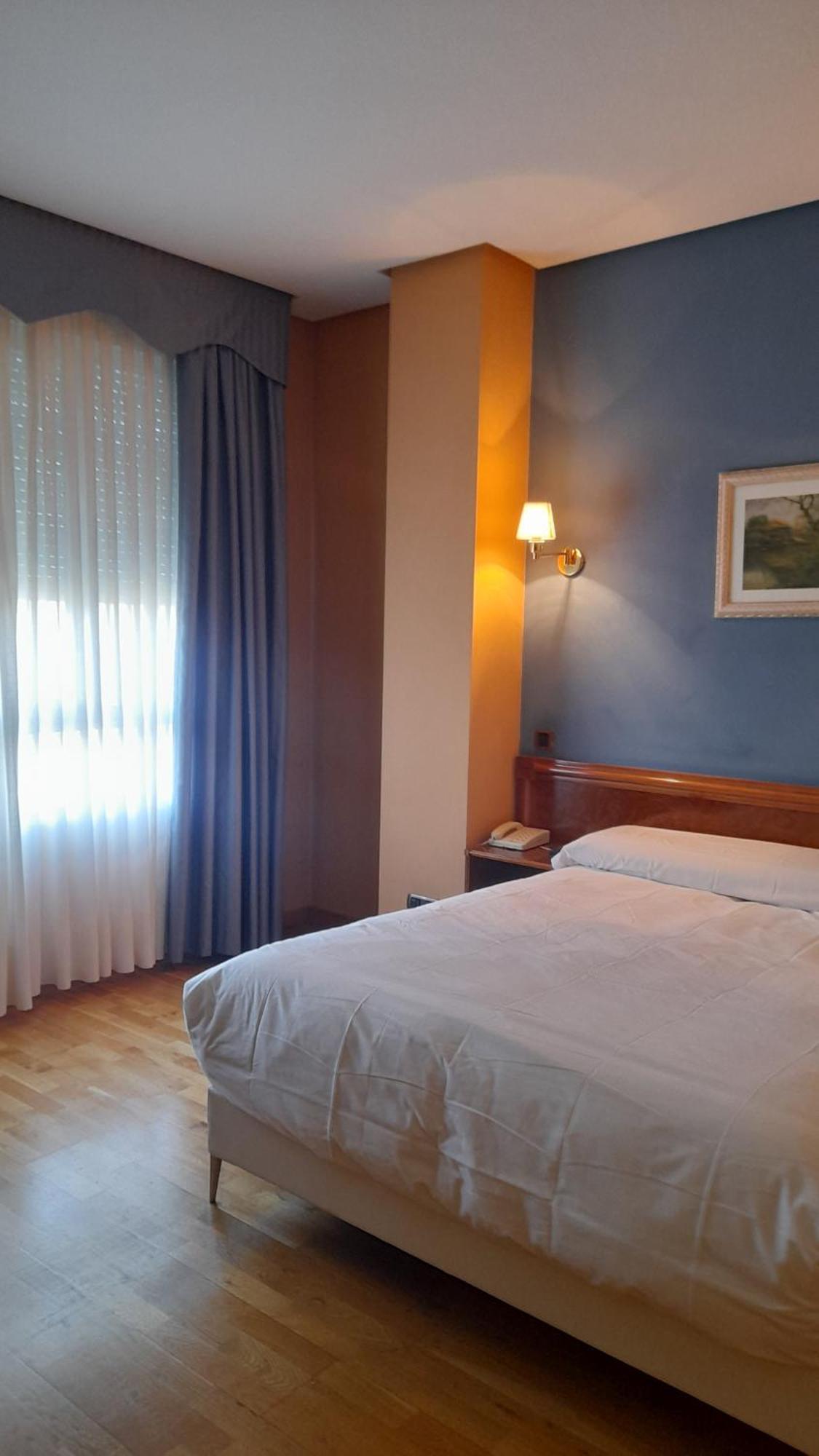 Hotel Las Moreras レオン エクステリア 写真