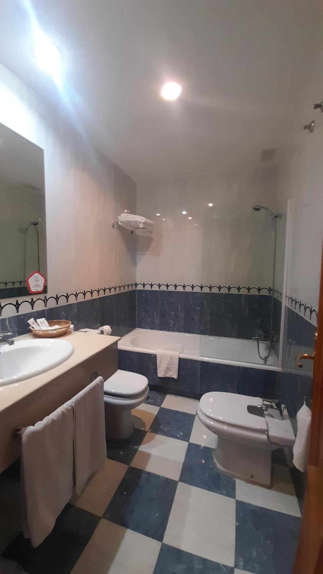 Hotel Las Moreras レオン エクステリア 写真