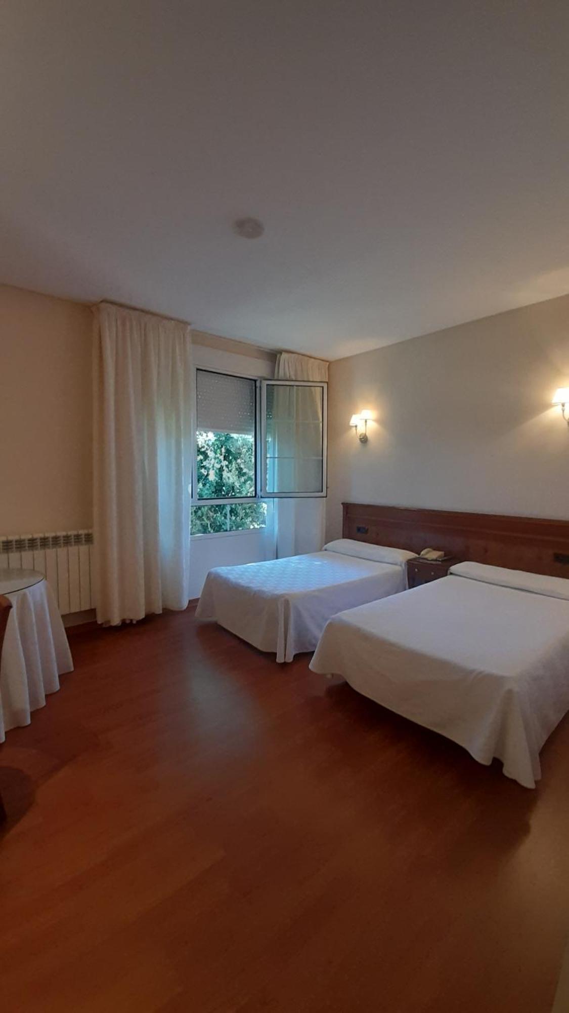 Hotel Las Moreras レオン エクステリア 写真